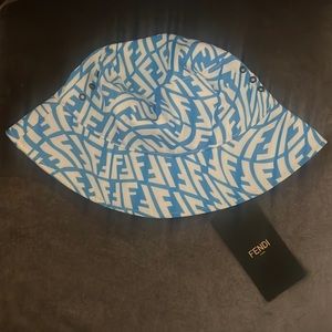 FENDI BUCKET HAT (size small)